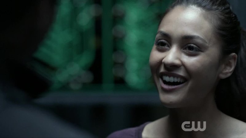 I LOVE THAT RAVEN SMILES NOW, BUT THE FACT THAT SHE SMILES BC OF THE CITY OF LIGHTS IS😒😒😒👿👿👿
