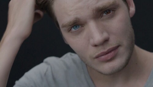OMG His eyes ! 😍
