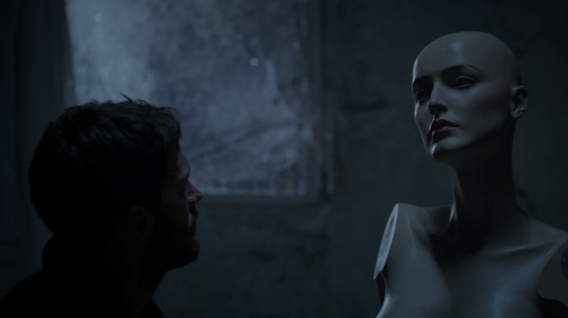 Odeio bonecos e manequins.
