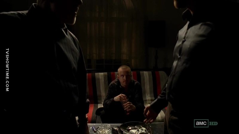 I love these scenes when Jessie is always between Walter and Mike and he finds a brilliant awesome idea 😂😂😂😂😂😂😂😂