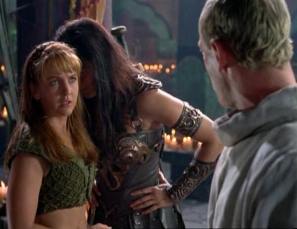 I love this little thing that Xena does getting close to Gabrielle. It's so cute