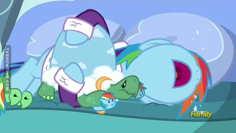 Puis-je faire la remarque que Tank a pour chaussons rainbow dash et rainbow dash a des chaussons tank ? N'EST CE PAS LE TRUC LE PLUS DROLE QUE VOUS N'AYEZ VU DANS CET EPISODE SERIEUX ?