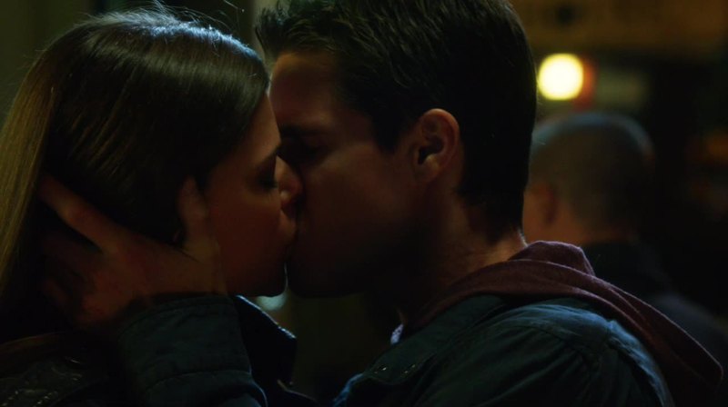 Don't know what to think, cause I feel like there's something between Cara and Stephen but I also love to see her with John and him with Astrid (that final scene in 1x05 was so sweet <3 )
What do you think?
