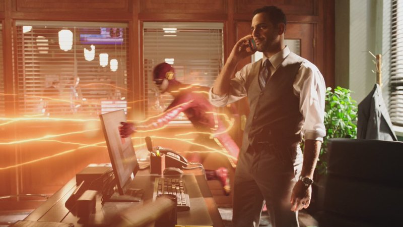 - Who is this?
- It's the Green Arrow!!
- You want help, I'm gonna need proof!!!
Silent guest appearance The Flash 💕