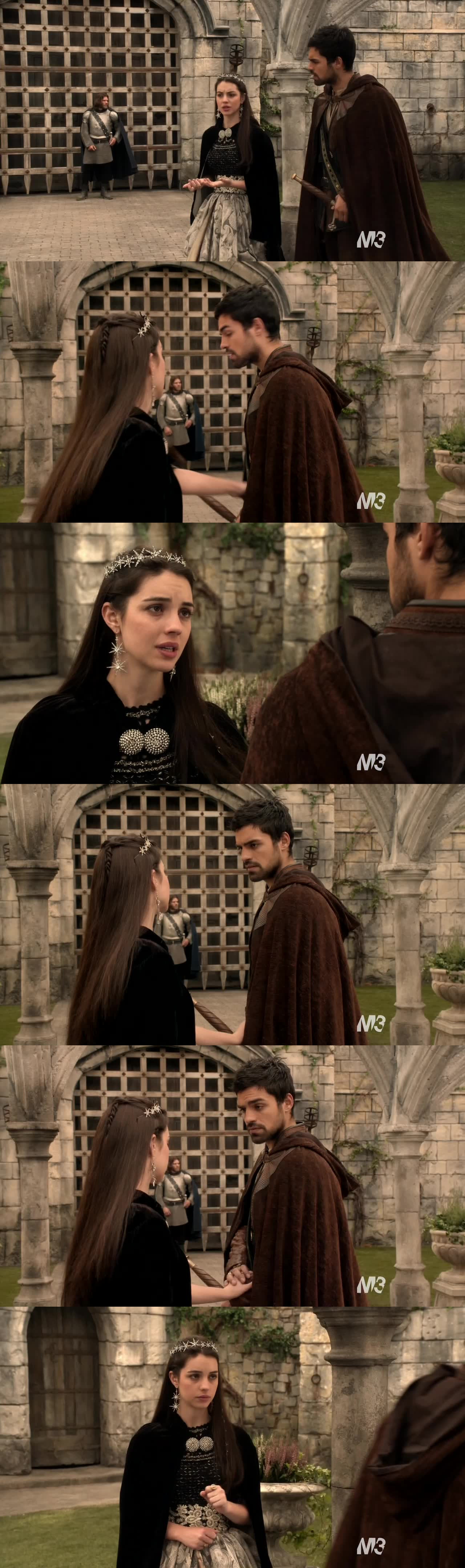 Condé touched her hand <yesss> Mary noticed. We noticed. Is there anyone who hasn't? ;))