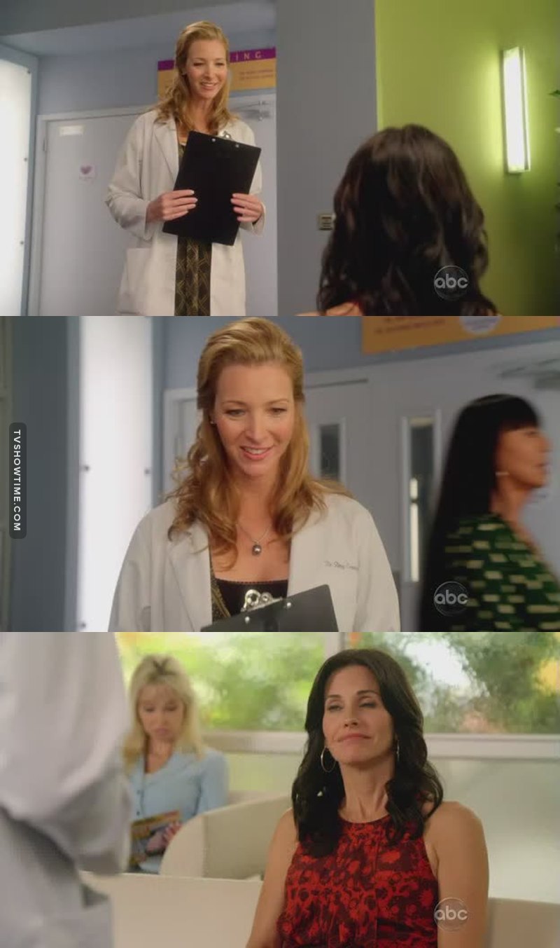 Friends reunion!!!! Phoebe and Monica 😊😊