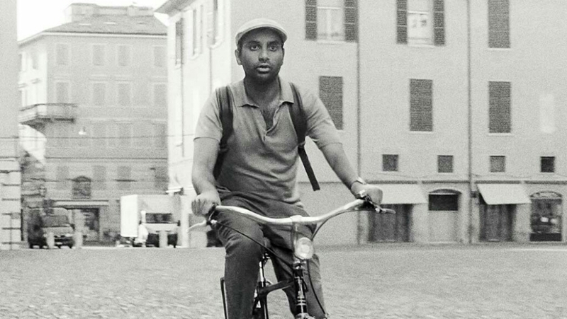 The entire episode is a great homage to Italian Neo -realism, especially to Vittorio De Sica's "Bicycle Thieves" (Ladri di Biciclette), showing a modern revisitation of it. This show is getting better and better!
