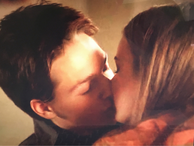 AGH this is so painful. I really want them to be together, but Amy needs to stop playing with my poor Ephram. He doesn't deserve this 💔