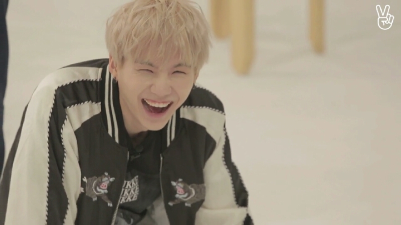 CAN WE TALK ABOUT HOW GOOD THIS EPISODE WAS
And they all looked so hot, expecially blond Suga ♡
