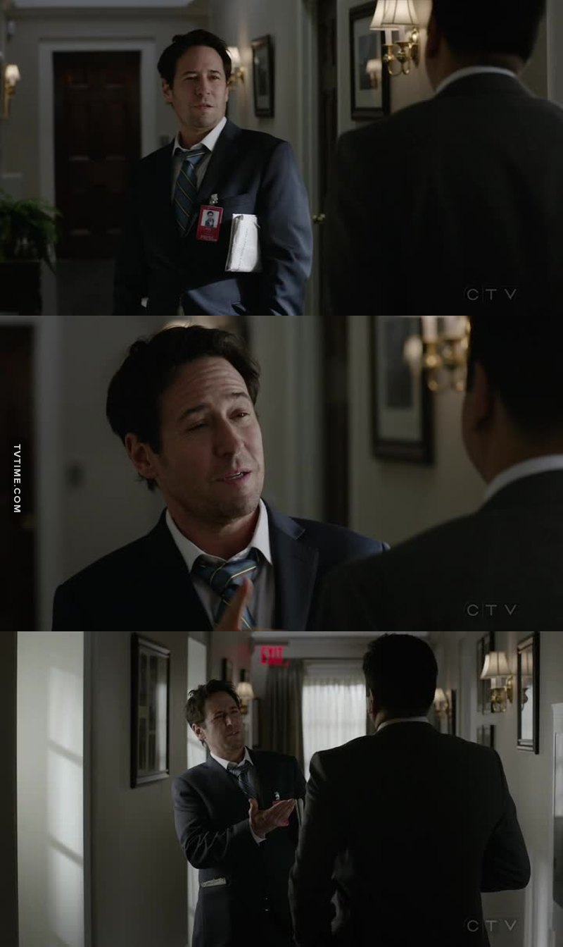 So we now have a reporter who is always drunk/high!? Actor playing him to act drunk/high is just to sqwinks eyes constantly. But he did stop for a couple seconds and looks "normal"