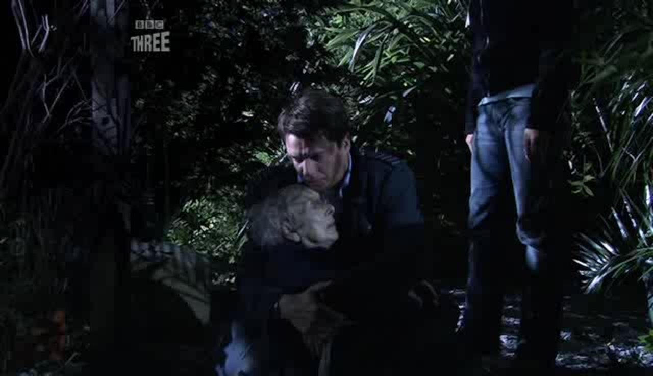 This moment was so sad.. <\3
Good episode, cool to see another view on fairies! And how freaked out Gwen got.. ^_^
