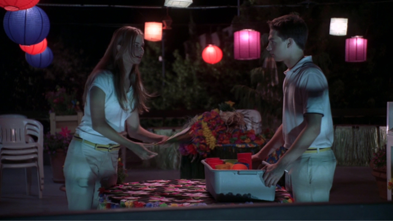 Gotta enjoy the Ephram and Amy scene this season when you can because this is the season when they make new friends.