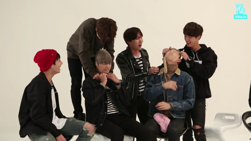 I AM LAUGHING SO HARD HAHAHAHAHAHAHA TAETAE KILLS ME