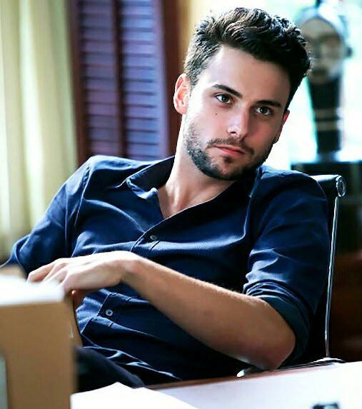 Sento il bisogno di ringraziare i genitori di Jack Falahee.