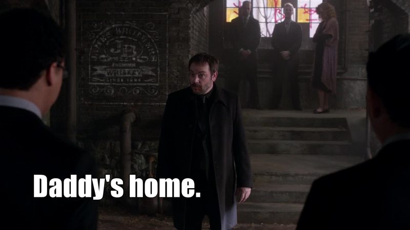 Daddy's home and Supernatural is back being Supernatural.
Unknown creatures + An infected Sam + Dean connected to the Darkness who apparently assumed the form of a baby + Cas in trouble again *rolls eyes* (Don't get me wrong, I love Cas, but I think he's done).
Here we go!