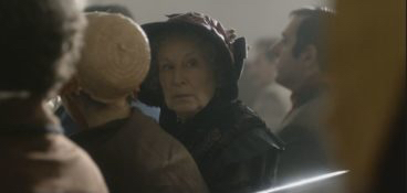 The incredible Margaret Atwood, author of Alias Grace and supervising producer, shushing the trio.
👏🏼👏🏼💗
