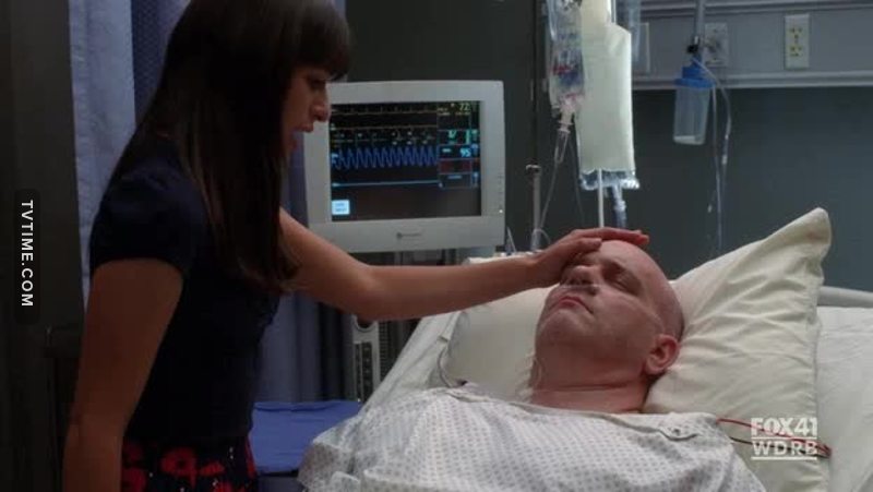 The scene When Rachel sings to the Kurt dad is so sad 😭😔