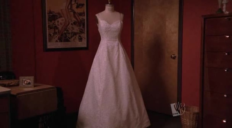 Wow, the dress is so beautiful !