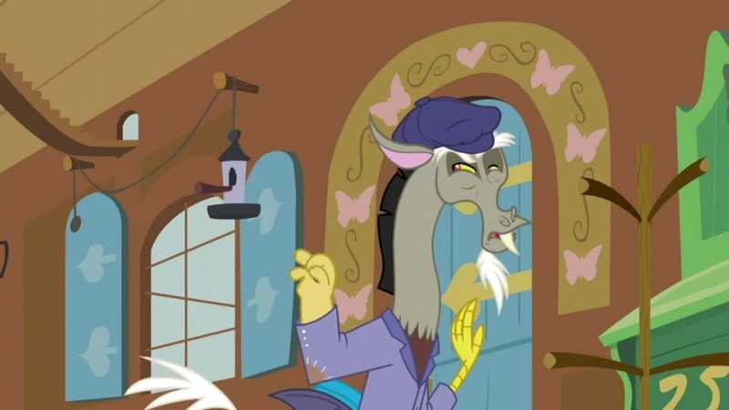 Discord is wearing an Applejack hat!