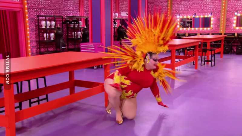 Eureka breaking her knee again to come back next season again in order to meet Britney or Beyoncé after meeting Gaga and Xtina so she can meet all the gay icons.