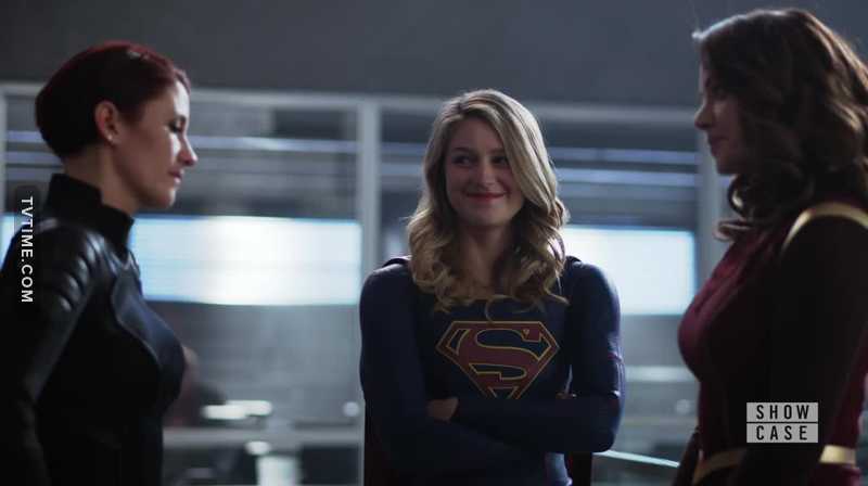 Look at Kara's smile while she's finally introducing Alex to her mom 😍