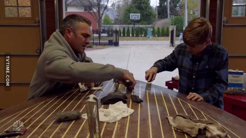 That poor boy, all he wants to do is spend time with his dad. It’s nice to see Kelly being a positive male influence in his life. I just hope it doesn’t come back to bite him in the butt.