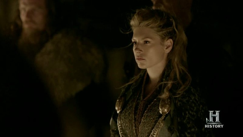 She's so beautiful, stronger, incredible warrior, have a good heart, help everyone thats need help. She is fucking perfect. Don't surprise me the fact Ragnar and Rollo have loved her at the same time.