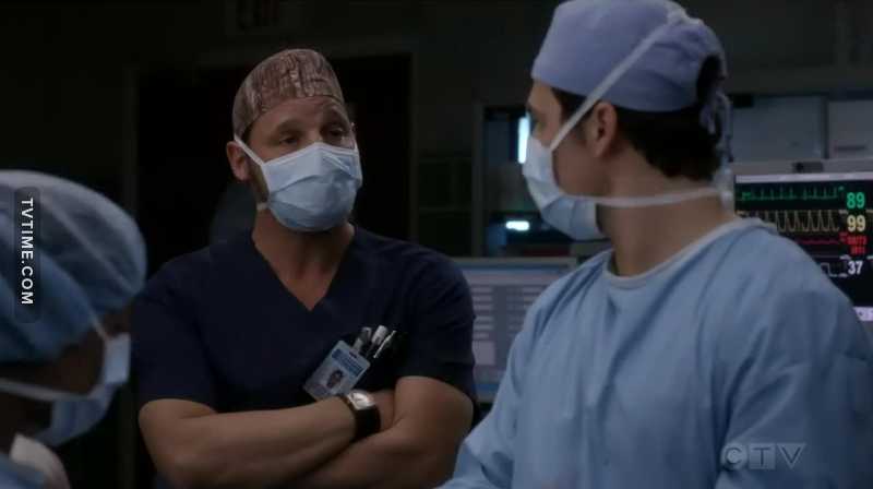 Can we all just take a moment to appreciate Karev as Chief?
They way he congratulated DeLuca was EVERYTHING.