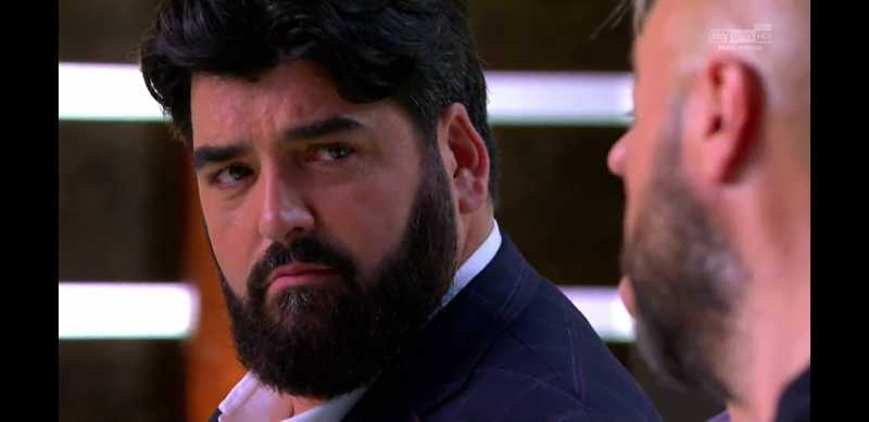 "L'uovo di struzzo è talmente duro da poter sopportare il peso di un uomo adulto...bhè dipende dall'uomo adulto"
-Joe Bastianich