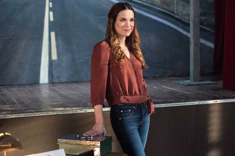 Daneel is back, baby. And she finnally has another scene with her favorite character, Castiel! And they were talking about bringing Chuck back!