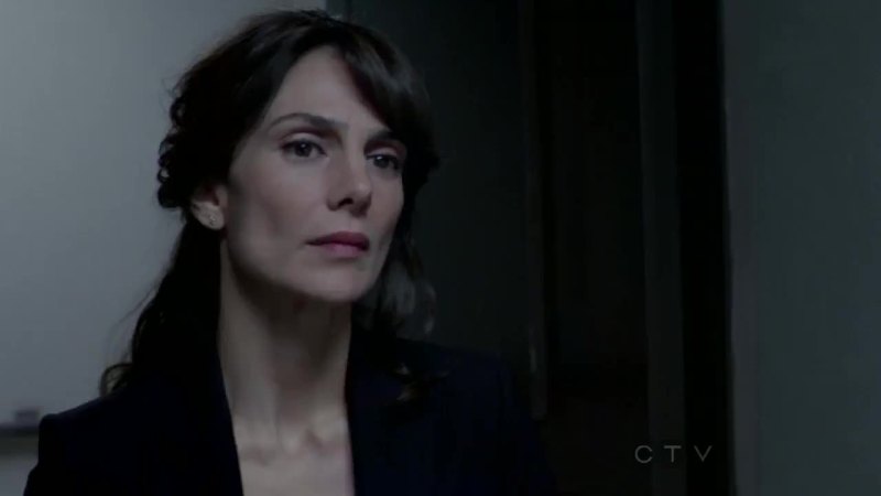 I don't like her 👹 I think she has something !!!!