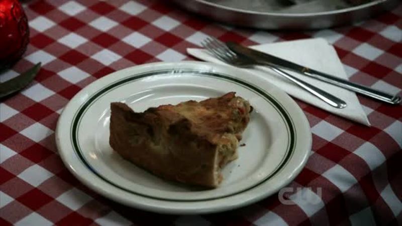 Ok. I don't want to be that italian person...
But that thing, that thing doesn't look remotely like a pizza.